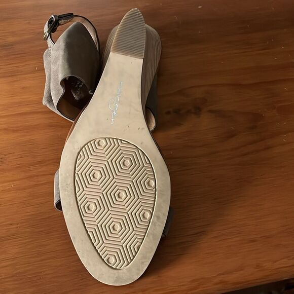 Halogen Clarette Taupe Brown Leather
Wedge Sandals size 7.5 - Picture 8 of 9